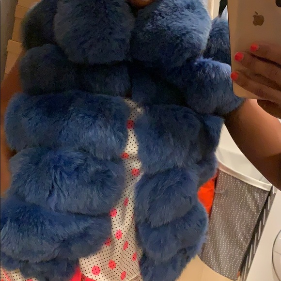 Blue Fox Fur Vest - 100% Real Fur + Earmuffs - Picture 4 of 10